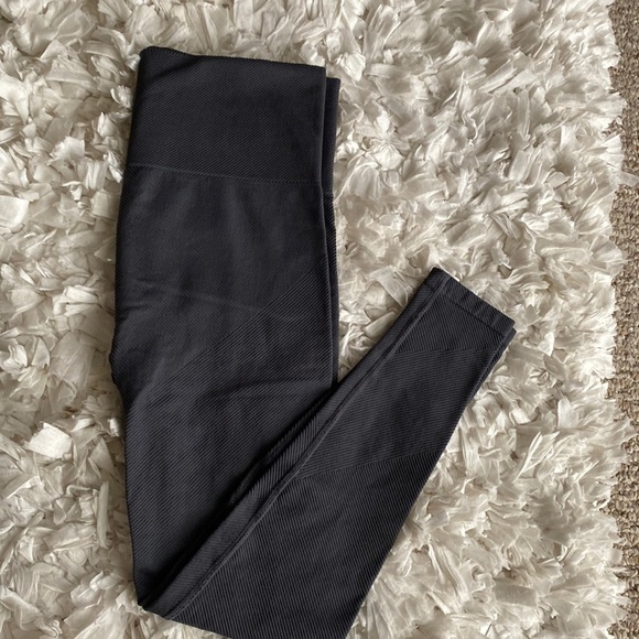 New H&M Sport grey textured leggings - Picture 2 of 5